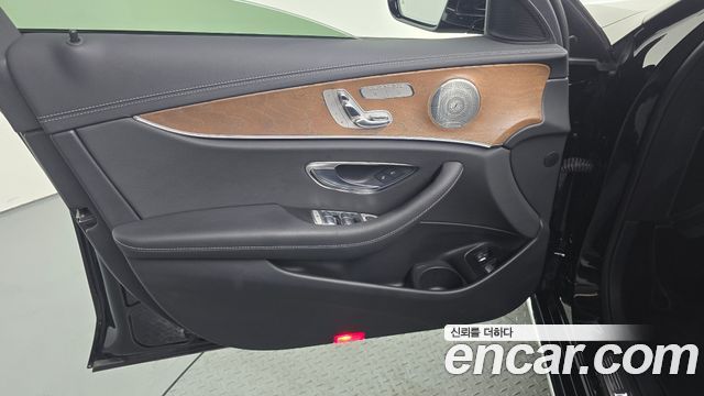 Mercedes-Benz E-Class E300e 4MATIC Exclusive