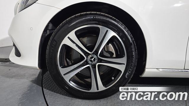 Mercedes-Benz E-Class E220d 4MATIC Avantgarde