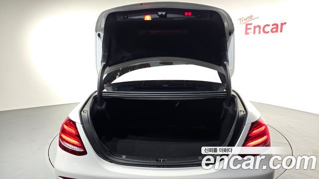 Mercedes-Benz E-Class E220d 4MATIC Avantgarde