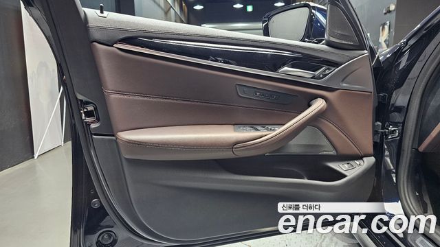 BMW 5-Series 530e M Sport