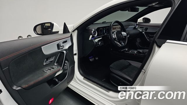 Mercedes-Benz CLA-Class CLA250 4MATIC
