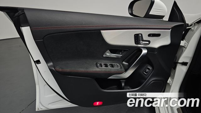 Mercedes-Benz CLA-Class CLA250 4MATIC