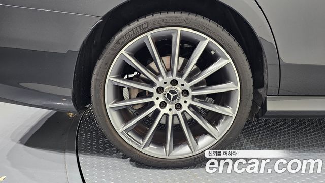 Mercedes-Benz E-Class E350 4MATIC AMG Line
