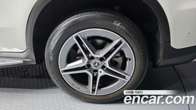 Mercedes-Benz GLC-Class GLC300e 4MATIC Coupe