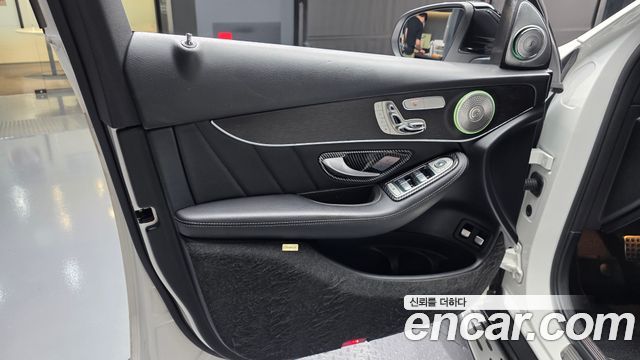 Mercedes-Benz GLC-Class GLC300e 4MATIC Coupe