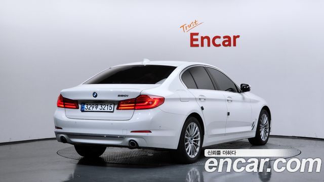 BMW 5-Series 520i Luxury