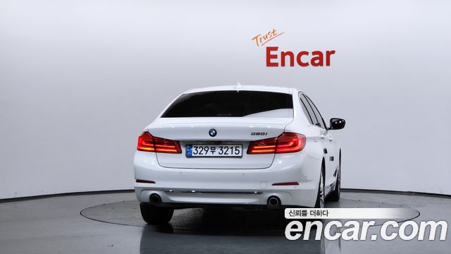 BMW 5-Series 520i Luxury