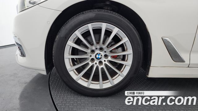 BMW 5-Series 520i Luxury