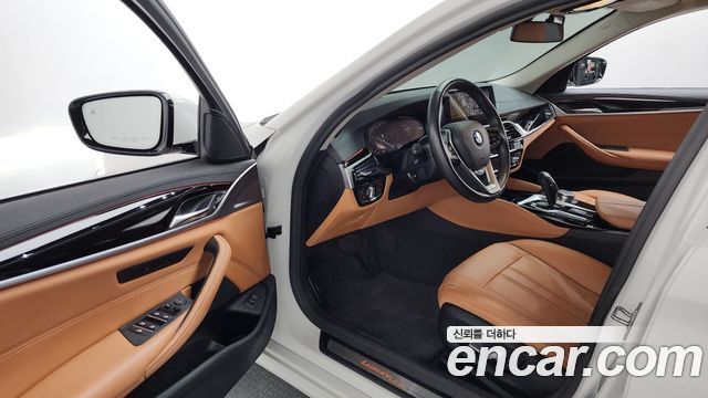 BMW 5-Series 520i Luxury