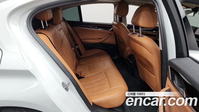BMW 5-Series 520i Luxury