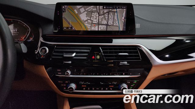 BMW 5-Series 520i Luxury