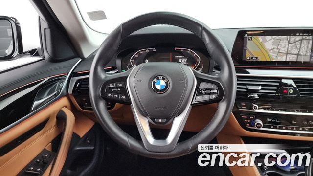 BMW 5-Series 520i Luxury