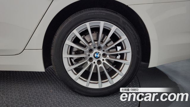 BMW 5-Series 520i Luxury