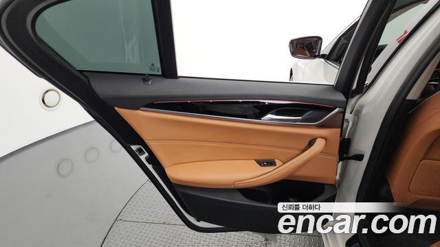 BMW 5-Series 520i Luxury