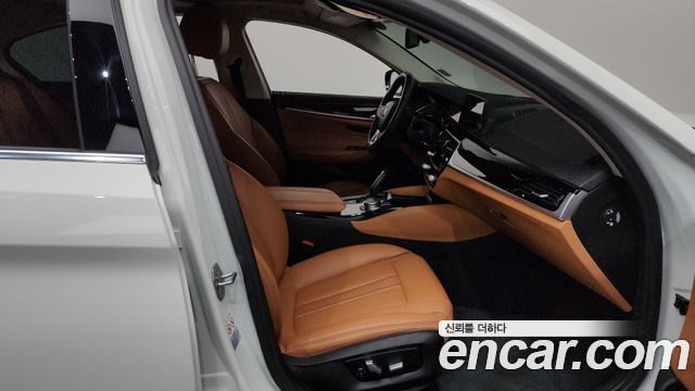 BMW 5-Series 520i Luxury