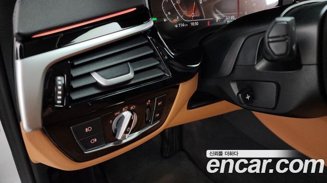 BMW 5-Series 520i Luxury