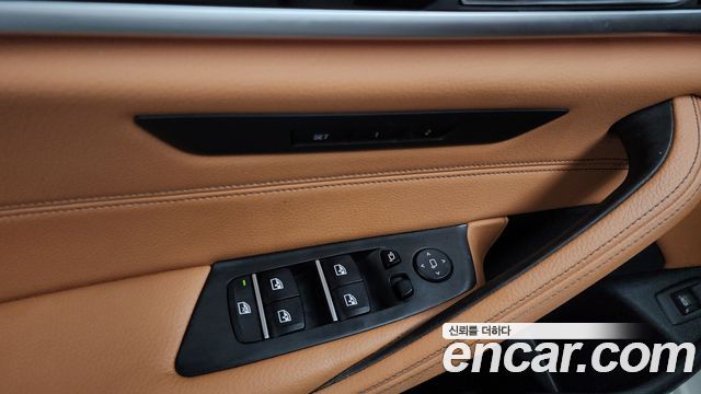 BMW 5-Series 520i Luxury