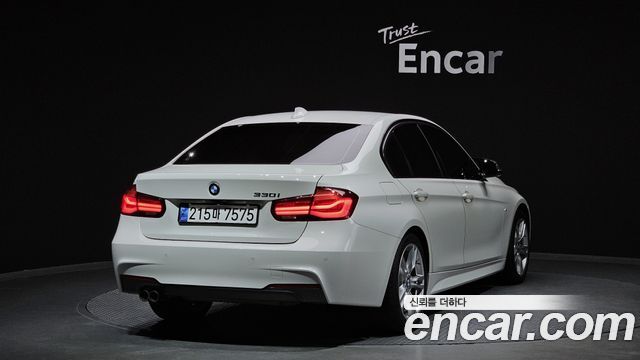 BMW 3-Series 330i M Sport Shadow