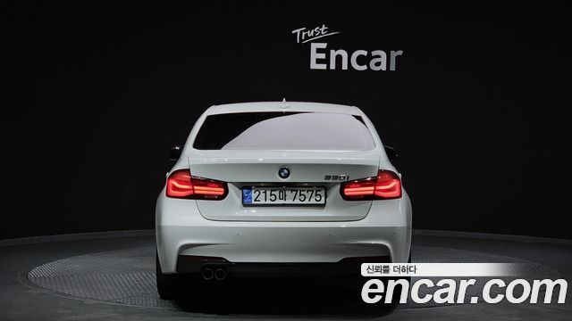 BMW 3-Series 330i M Sport Shadow