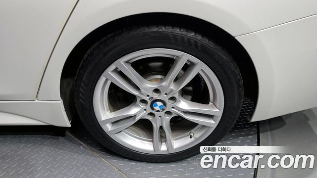 BMW 3-Series 330i M Sport Shadow