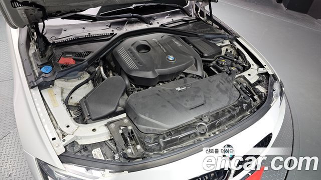 BMW 3-Series 330i M Sport Shadow