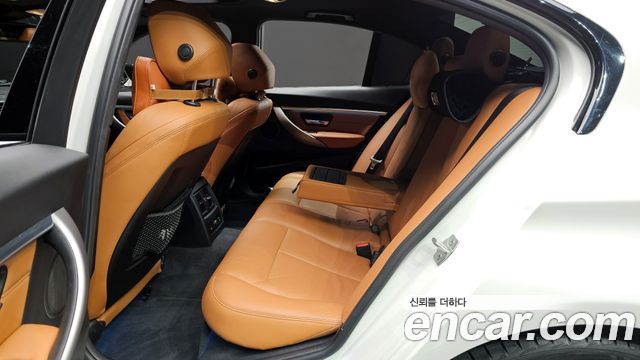 BMW 3-Series 330i M Sport Shadow