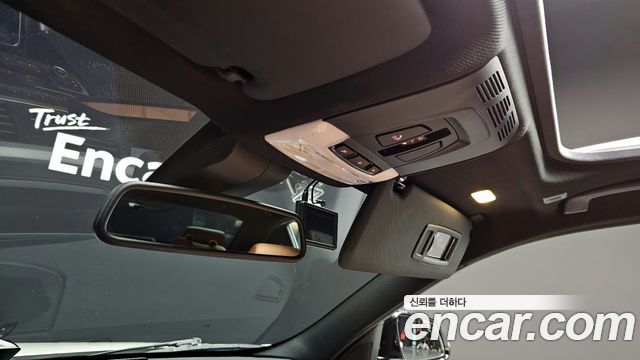 BMW 3-Series 330i M Sport Shadow