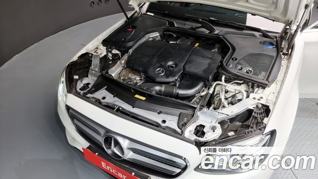 Mercedes-Benz E-Class E220d 4MATIC Avantgarde