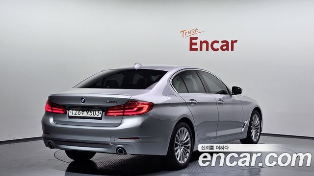 BMW 5-Series 520i Luxury