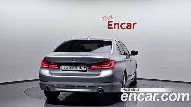 BMW 5-Series 520i Luxury