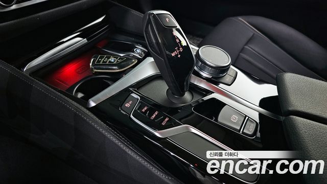 BMW 5-Series 520i Luxury