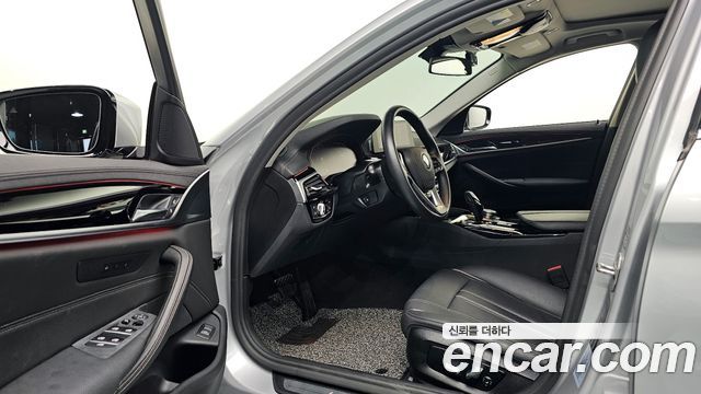 BMW 5-Series 520i Luxury
