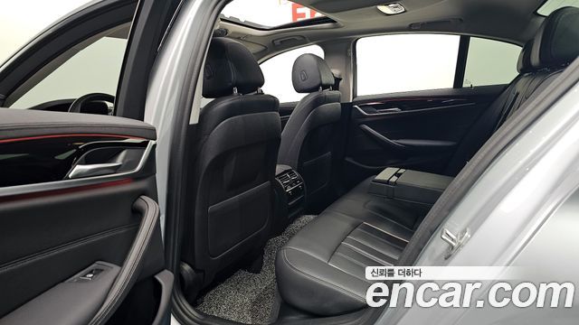 BMW 5-Series 520i Luxury