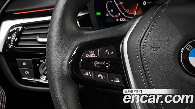 BMW 5-Series 520i Luxury
