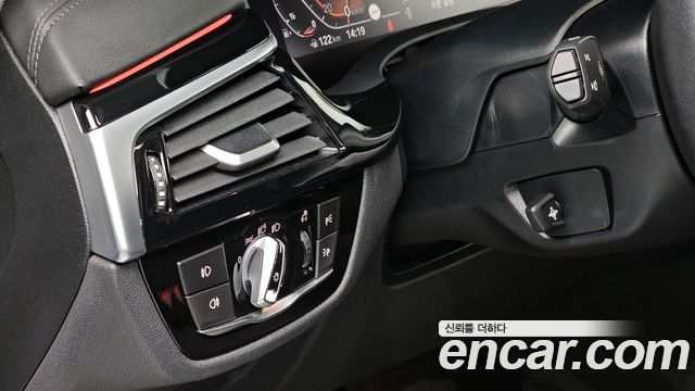 BMW 5-Series 520i Luxury