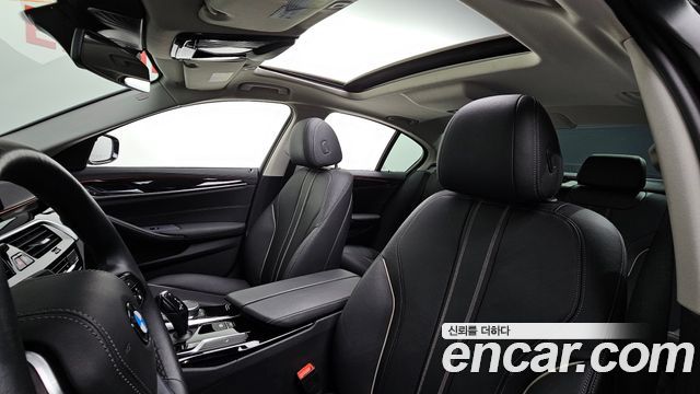 BMW 5-Series 520i Luxury