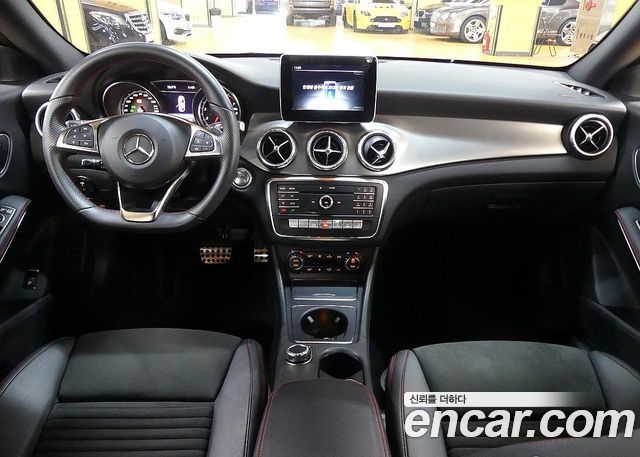 Mercedes-Benz CLA-Class CLA220 AMG Line