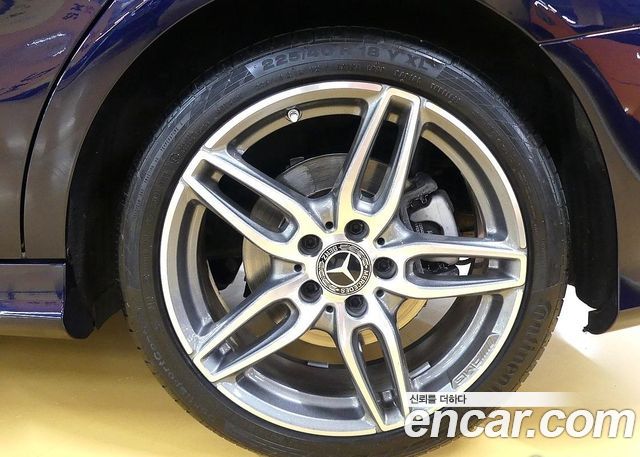 Mercedes-Benz CLA-Class CLA220 AMG Line