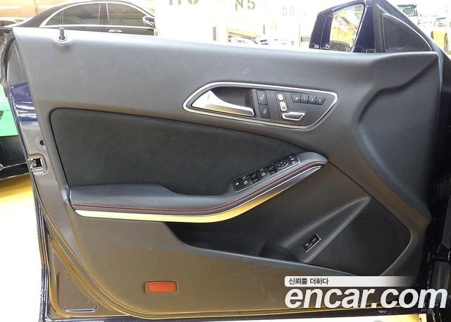 Mercedes-Benz CLA-Class CLA220 AMG Line