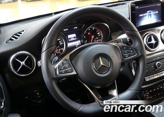 Mercedes-Benz CLA-Class CLA220 AMG Line