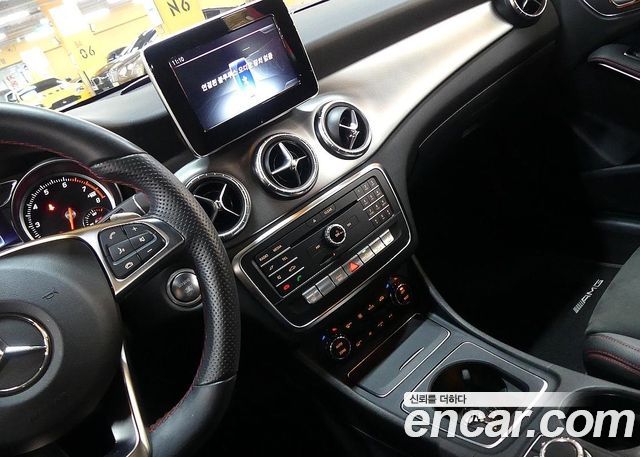 Mercedes-Benz CLA-Class CLA220 AMG Line