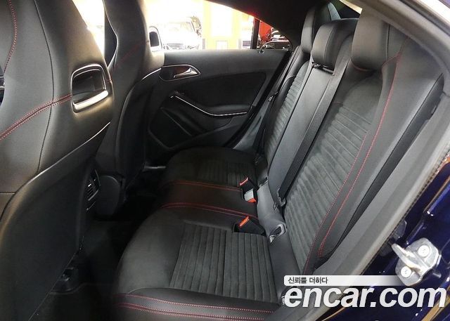 Mercedes-Benz CLA-Class CLA220 AMG Line