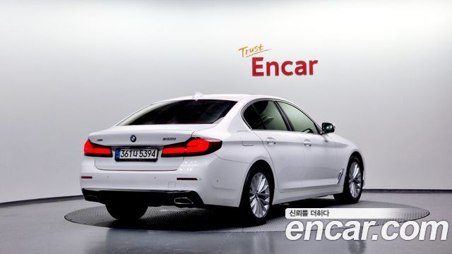 BMW 5-Series 530i xDrive Luxury