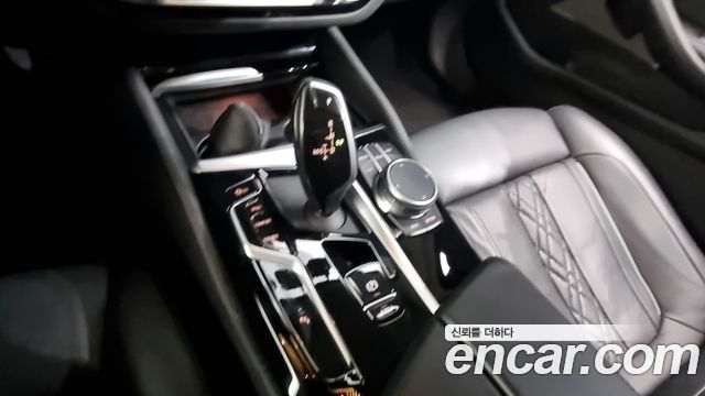 BMW 5-Series 530i xDrive Luxury