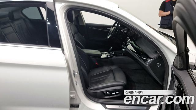 BMW 5-Series 530i xDrive Luxury