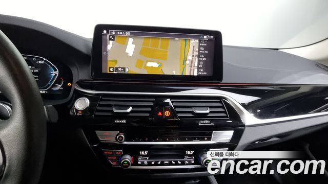 BMW 5-Series 530i xDrive Luxury