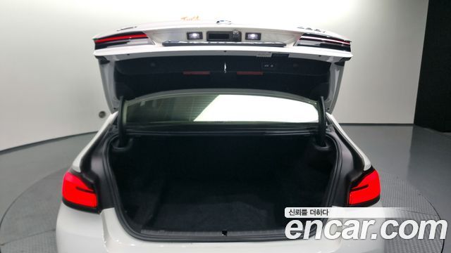 BMW 5-Series 530i xDrive Luxury