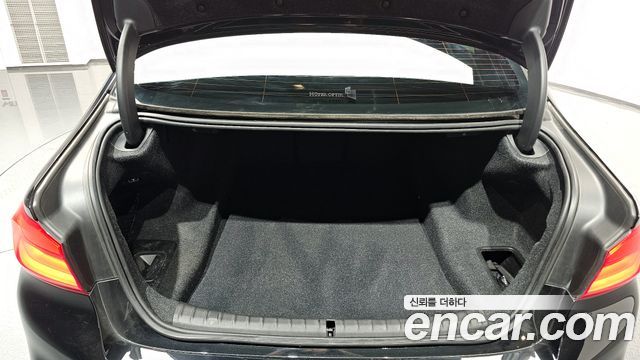 BMW 5-Series 520d xDrive M Sport Package