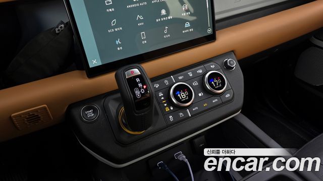 Land Rover Defender 130 D300 X-Dynamic HSE