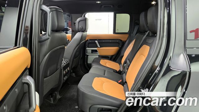 Land Rover Defender 130 D300 X-Dynamic HSE